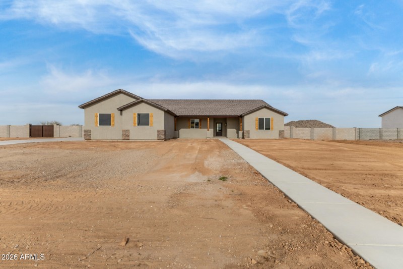 01-Sandstone Mountain