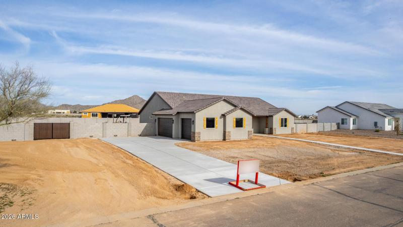 07-Sandstone Mountain