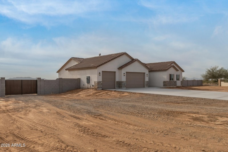 04 Sandstone Mountain