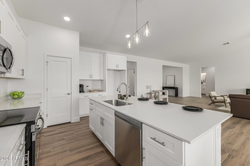 16 Sandstone Mountain