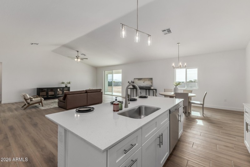 18 Sandstone Mountain