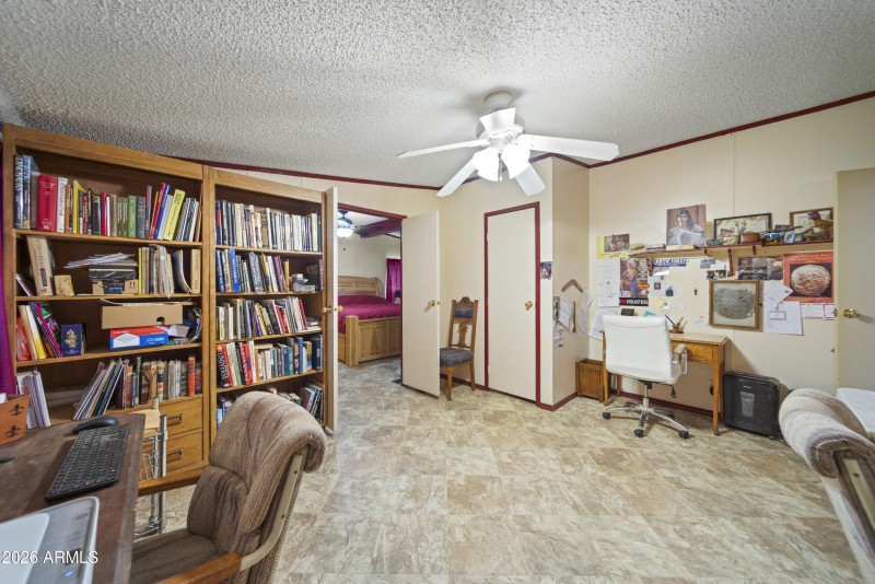 15728 W Prickly Pear00042