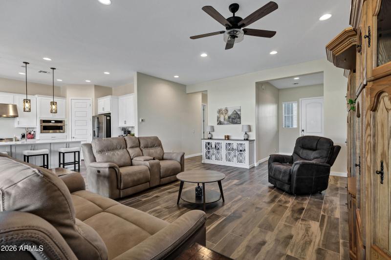 3228 E Saddletree Wy-12