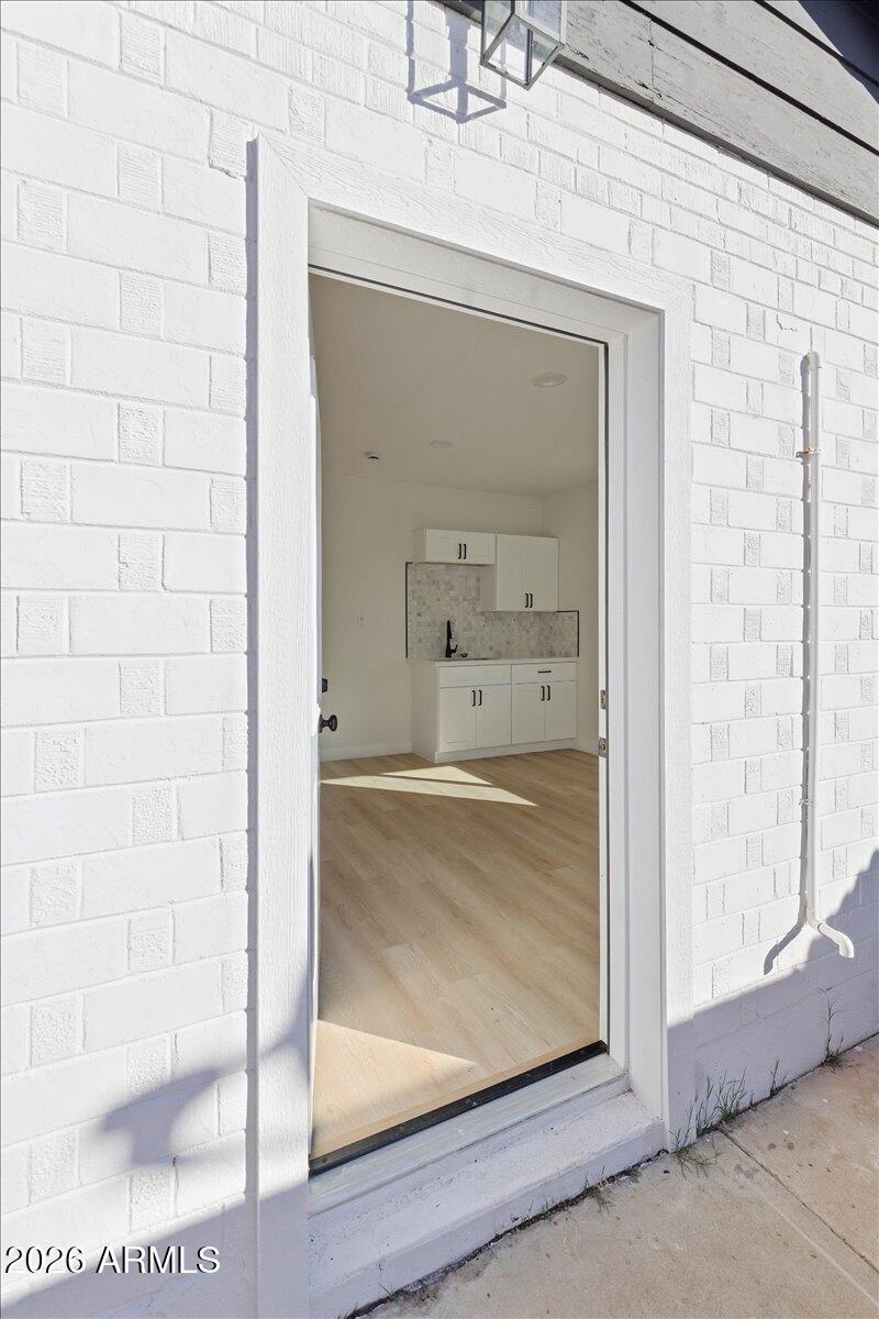 05-4210_N_18th_Ave_63