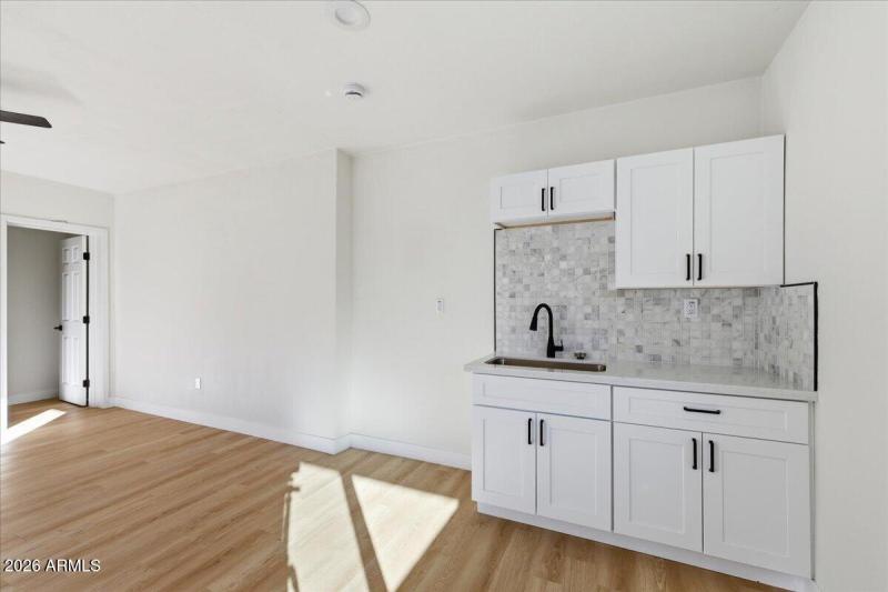 10-4210_N_18th_Ave_59