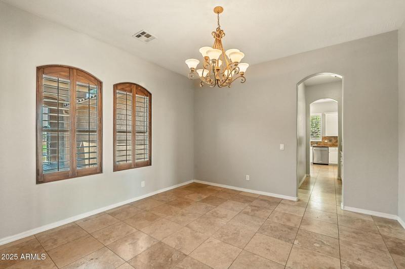 25-web-or-mls-Parkcrest-25