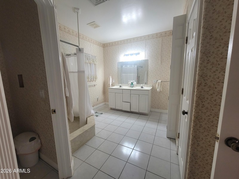 Upstairs hall bathroom