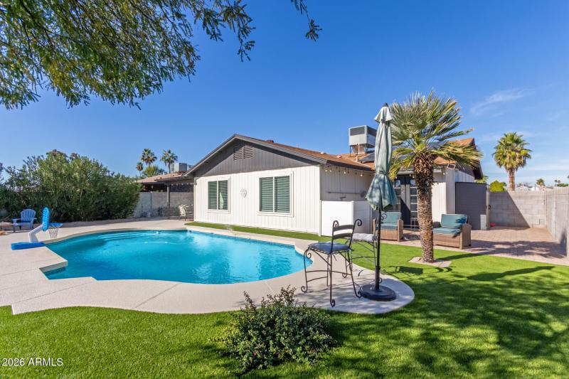 enjoy backyard retreat with diving pool