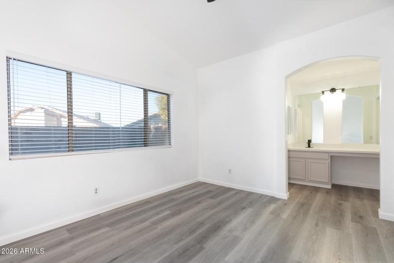 14 Master Bedroom (2)