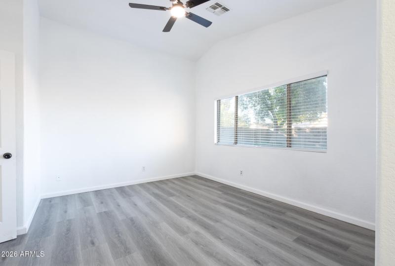 15 Master Bedroom (2)