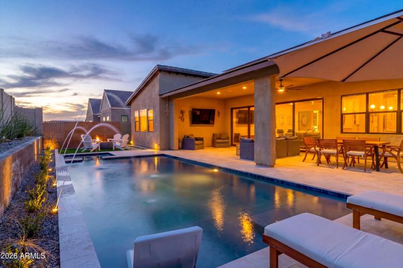 01-Twilight Backyard