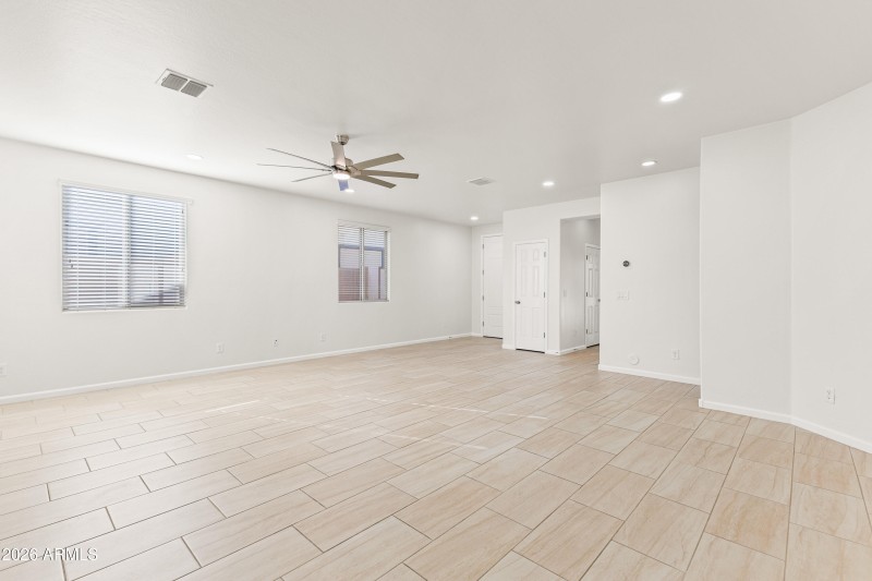 Both Sides has TV conections