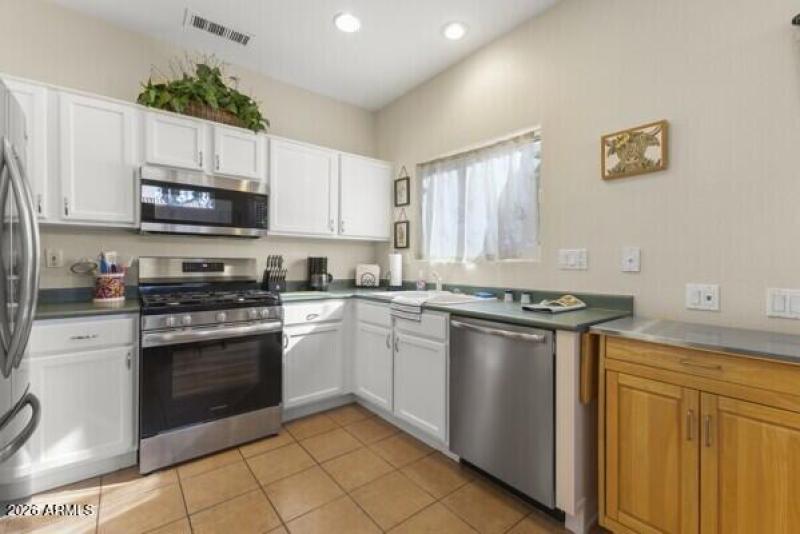 Fresh and Clean Kitchen