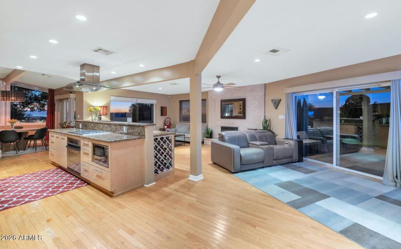 2260 E Palmaire Ave-large-055-035-TOD436