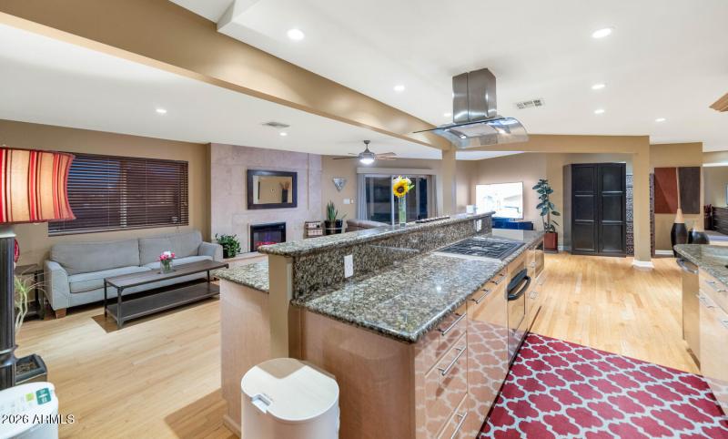 2260 E Palmaire Ave-large-061-038-TOD435