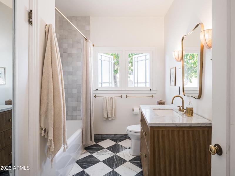 JR52 RPrice - Lynwood 4213 WEB