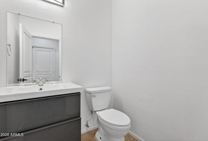 42-web-or-mls-18-W Amsterdam Rd