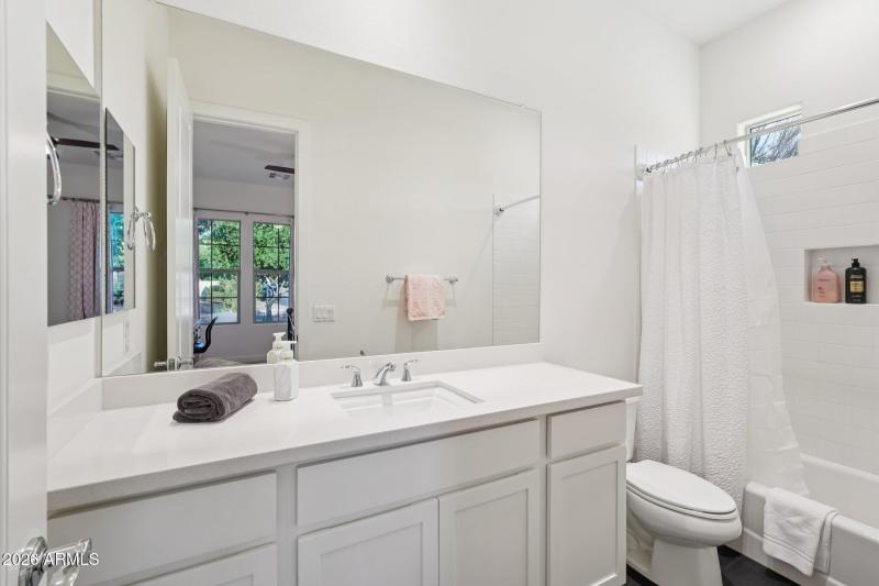 Bedroom 2 Ensuite Bath