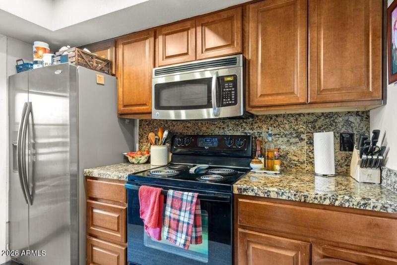 010_Kitchen Oven and Microwave