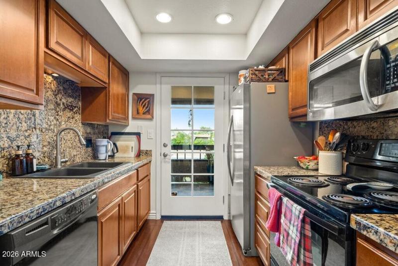 008_Kitchen to Covered Patio