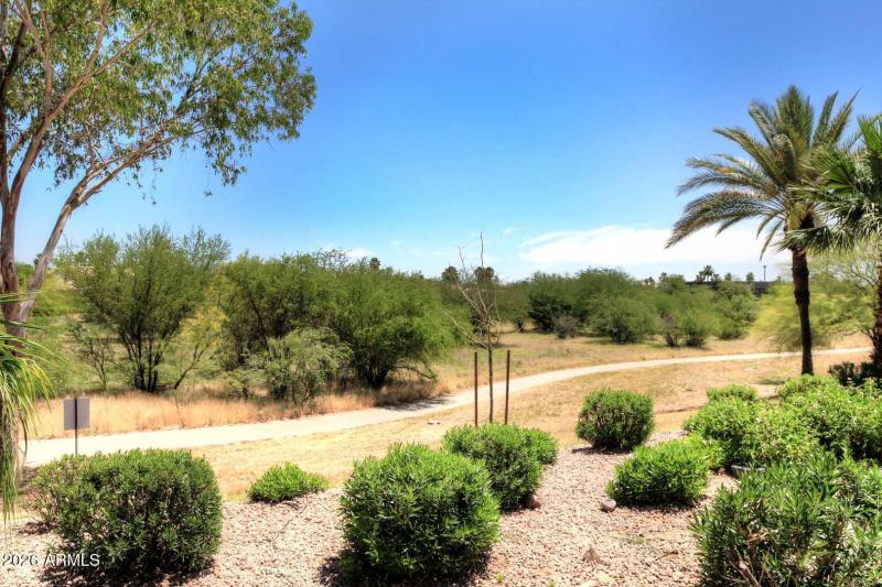 Milano Terrace-Area Walking Paths