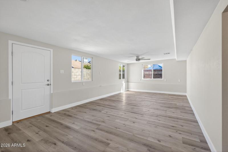 40_7352_W_Meadowbrook_Ave40_mls