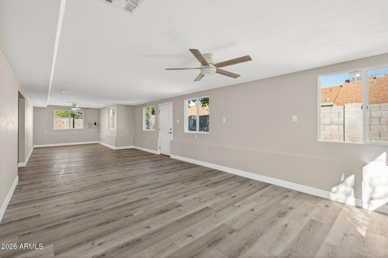 42_7352_W_Meadowbrook_Ave42_mls