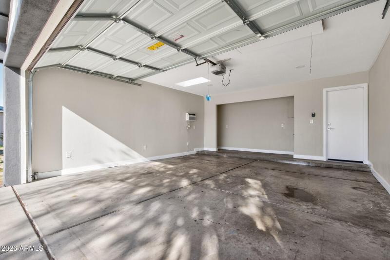 46_7352_W_Meadowbrook_Ave46_mls