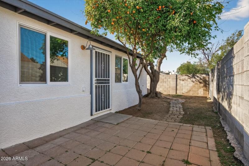 50_7352_W_Meadowbrook_Ave50_mls