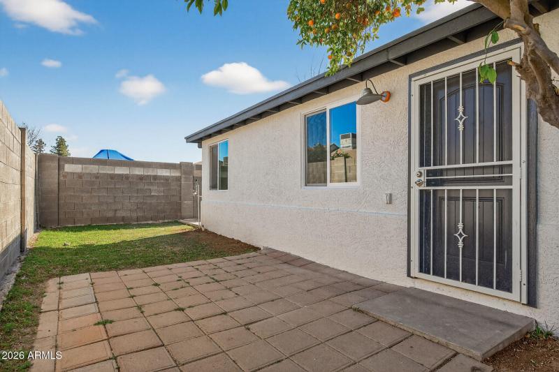 51_7352_W_Meadowbrook_Ave51_mls