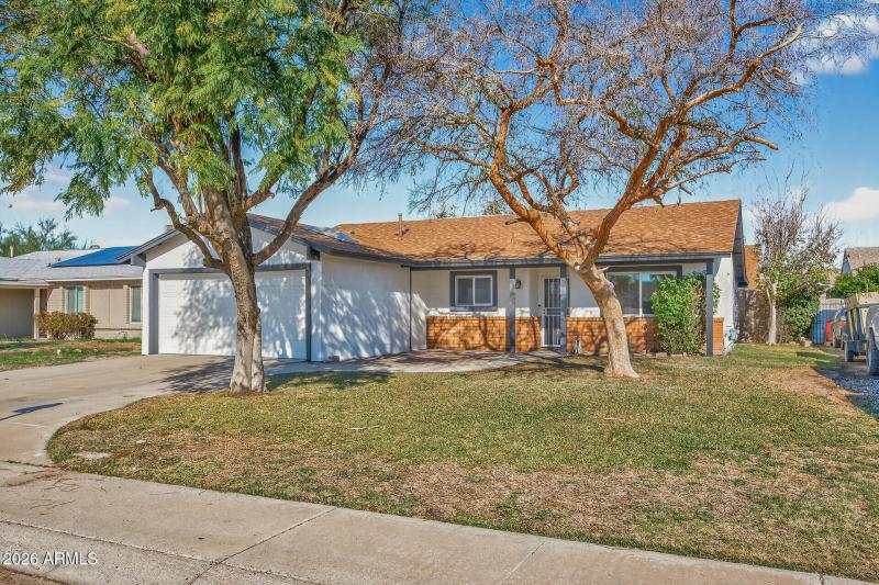 01_7352_W_Meadowbrook_Ave1_mls