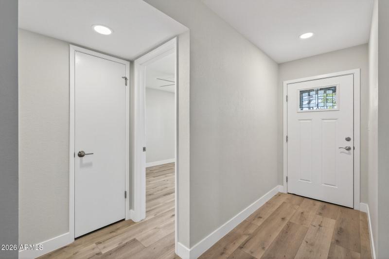 10_7352_W_Meadowbrook_Ave10_mls