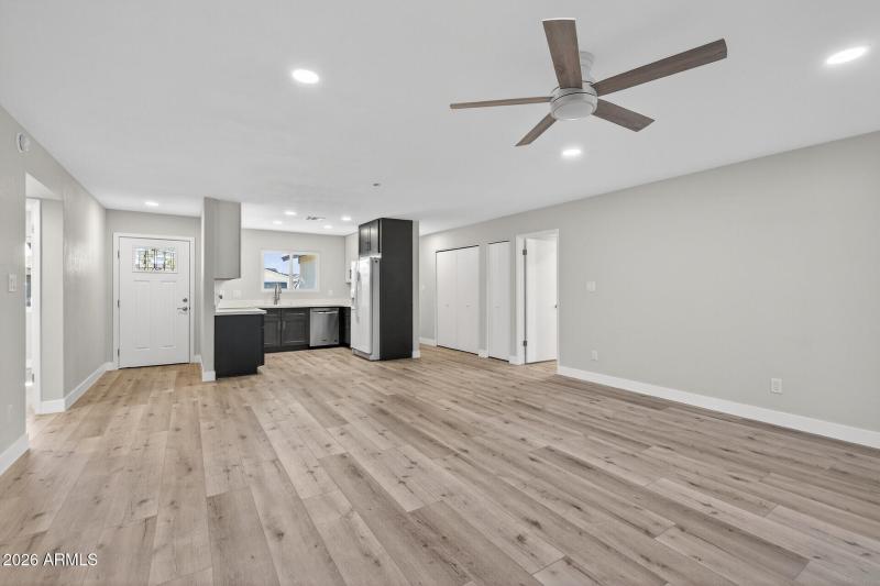 11_7352_W_Meadowbrook_Ave11_mls