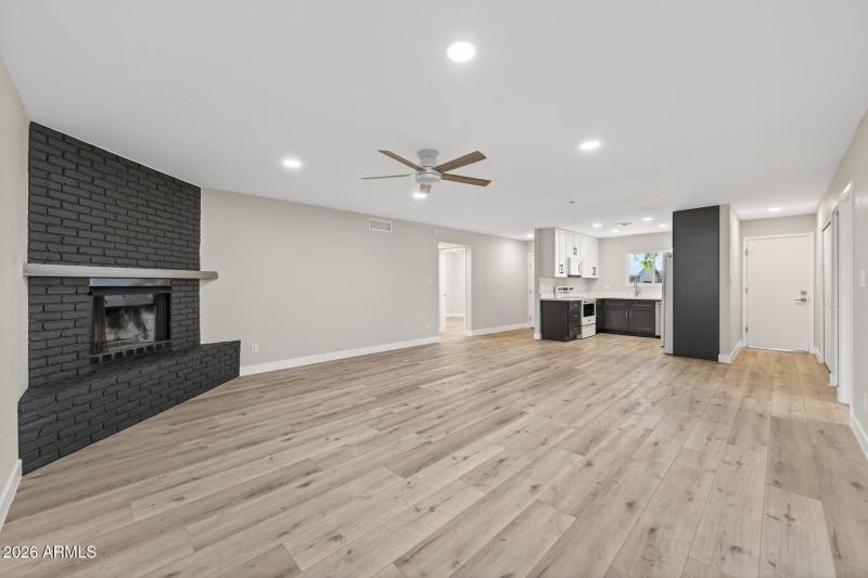 12_7352_W_Meadowbrook_Ave12_mls