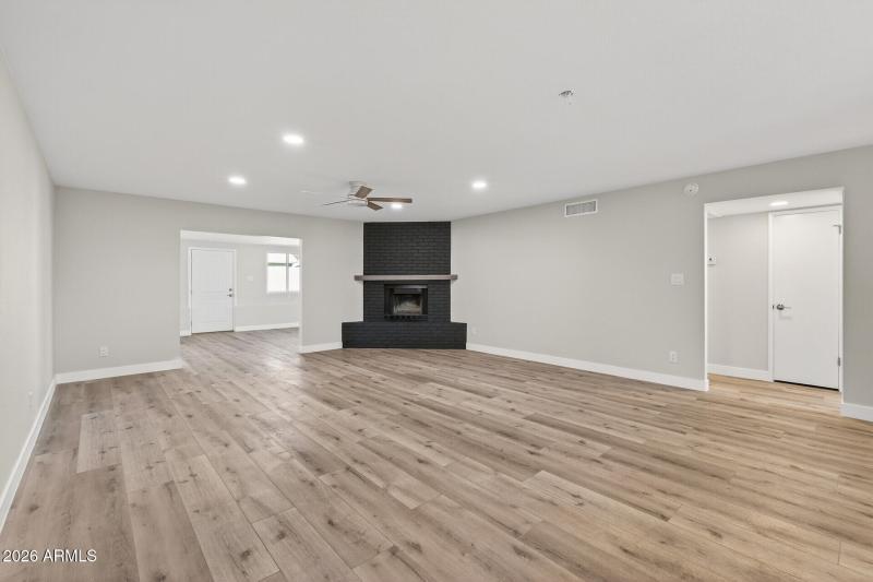 13_7352_W_Meadowbrook_Ave13_mls