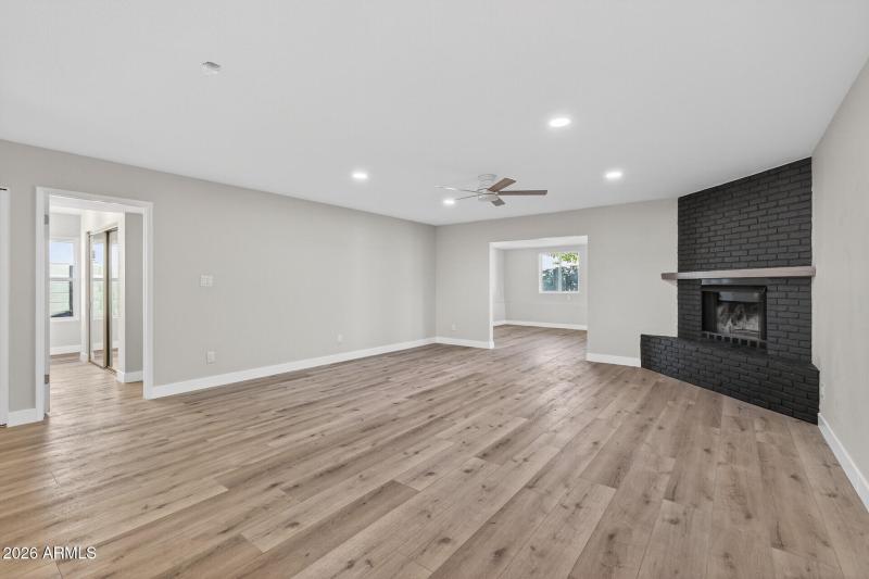 14_7352_W_Meadowbrook_Ave14_mls