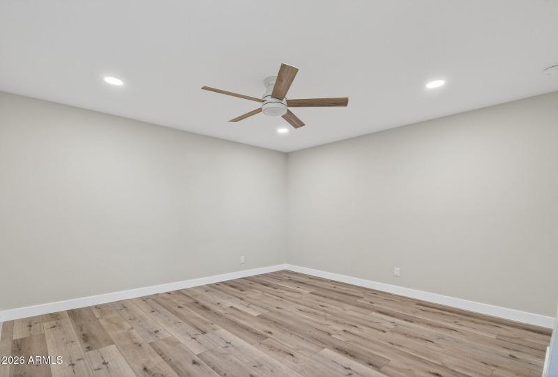 22_7352_W_Meadowbrook_Ave22_mls