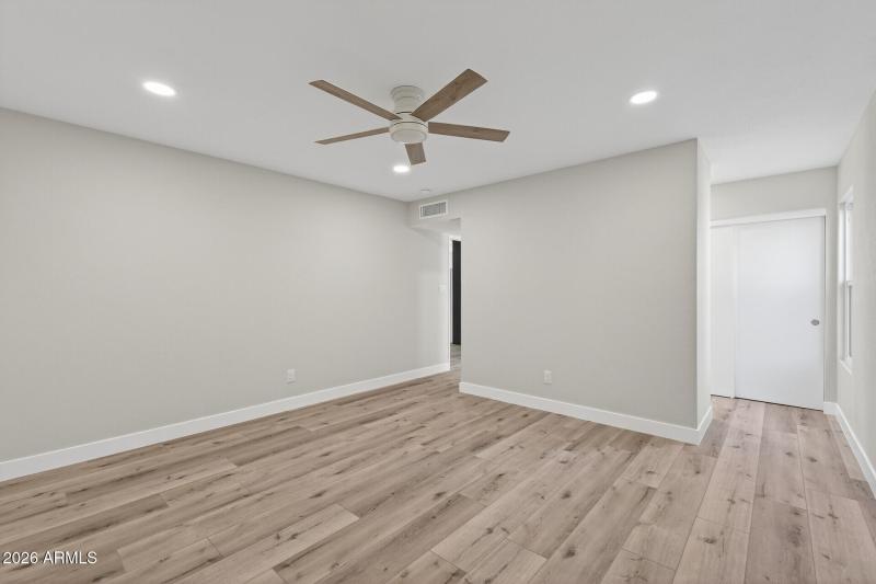 23_7352_W_Meadowbrook_Ave23_mls