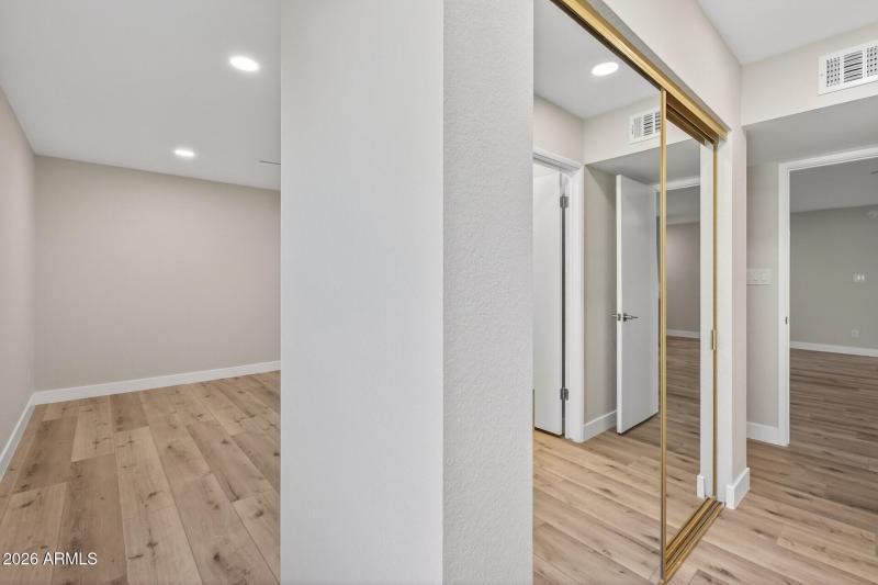 27_7352_W_Meadowbrook_Ave27_mls