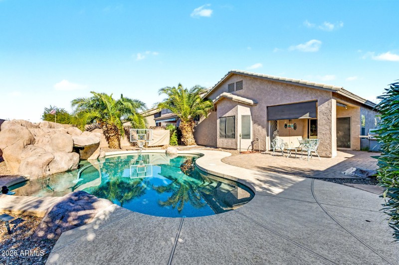 25 Greenland Park