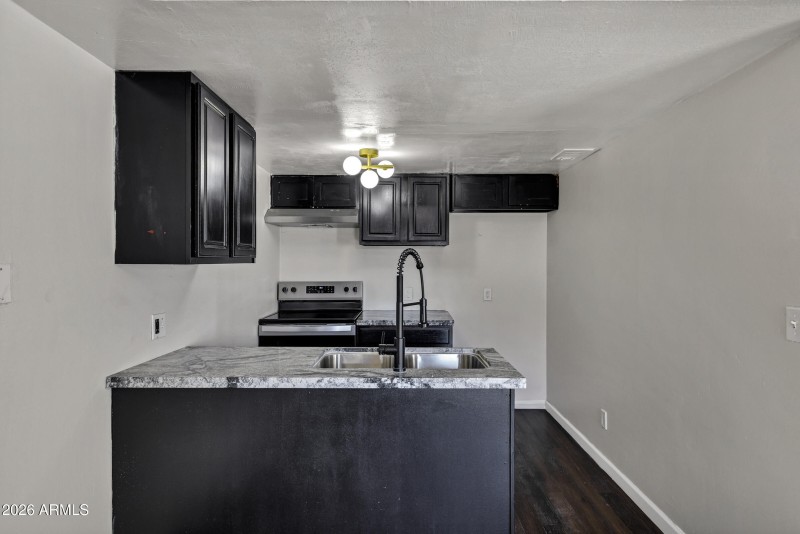 5220 W Lynwood St-11