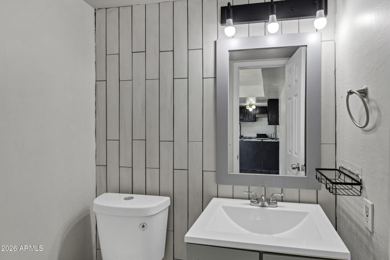 5220 W Lynwood St-12