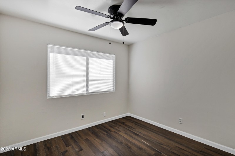 5220 W Lynwood St-17