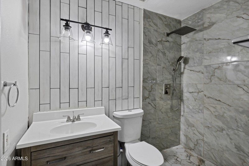 5220 W Lynwood St-18