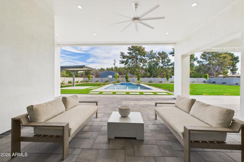 CAM06090G6-PR0010-STILL009