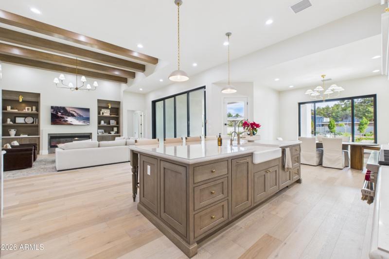 CAM06090G6-PR0010-STILL011