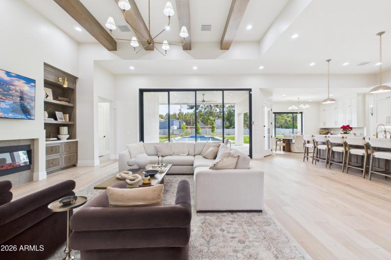 CAM06090G6-PR0010-STILL014