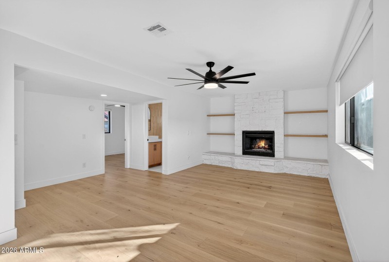 8-web-or-mls-23-E Claxton St