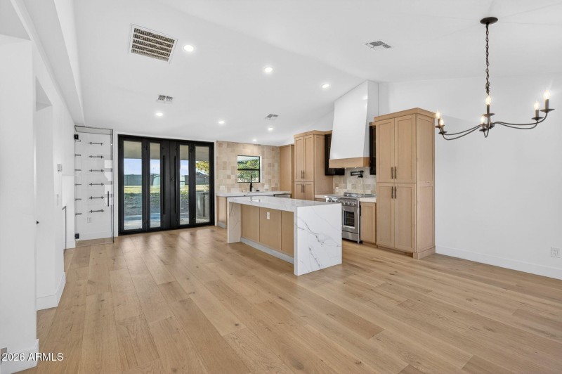 16-web-or-mls-07-E Claxton St