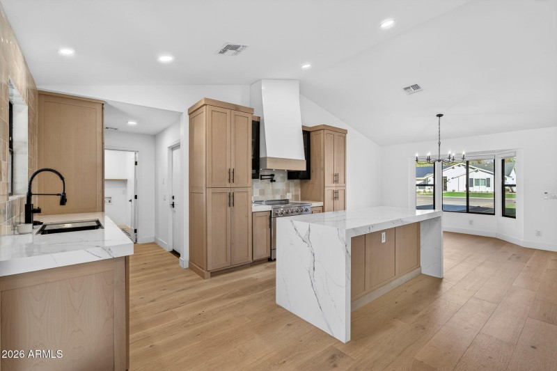 19-web-or-mls-14-E Claxton St